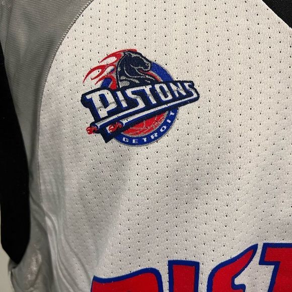 The FINALS 2004 BEN WALLACE Detroit Pistons NBA Majestic Jersey - Picture 4 of 9